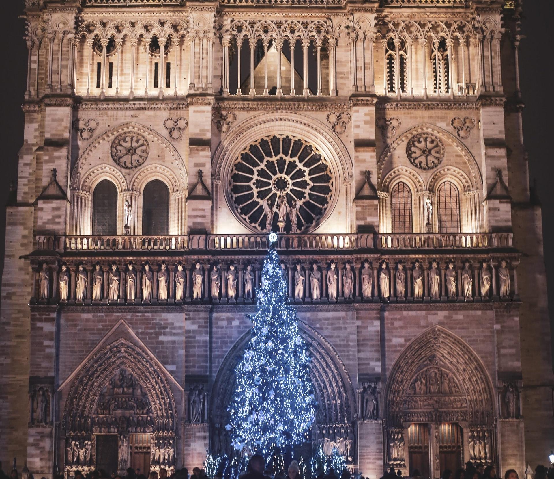 La magie de Noël au pied de Notre-Dame