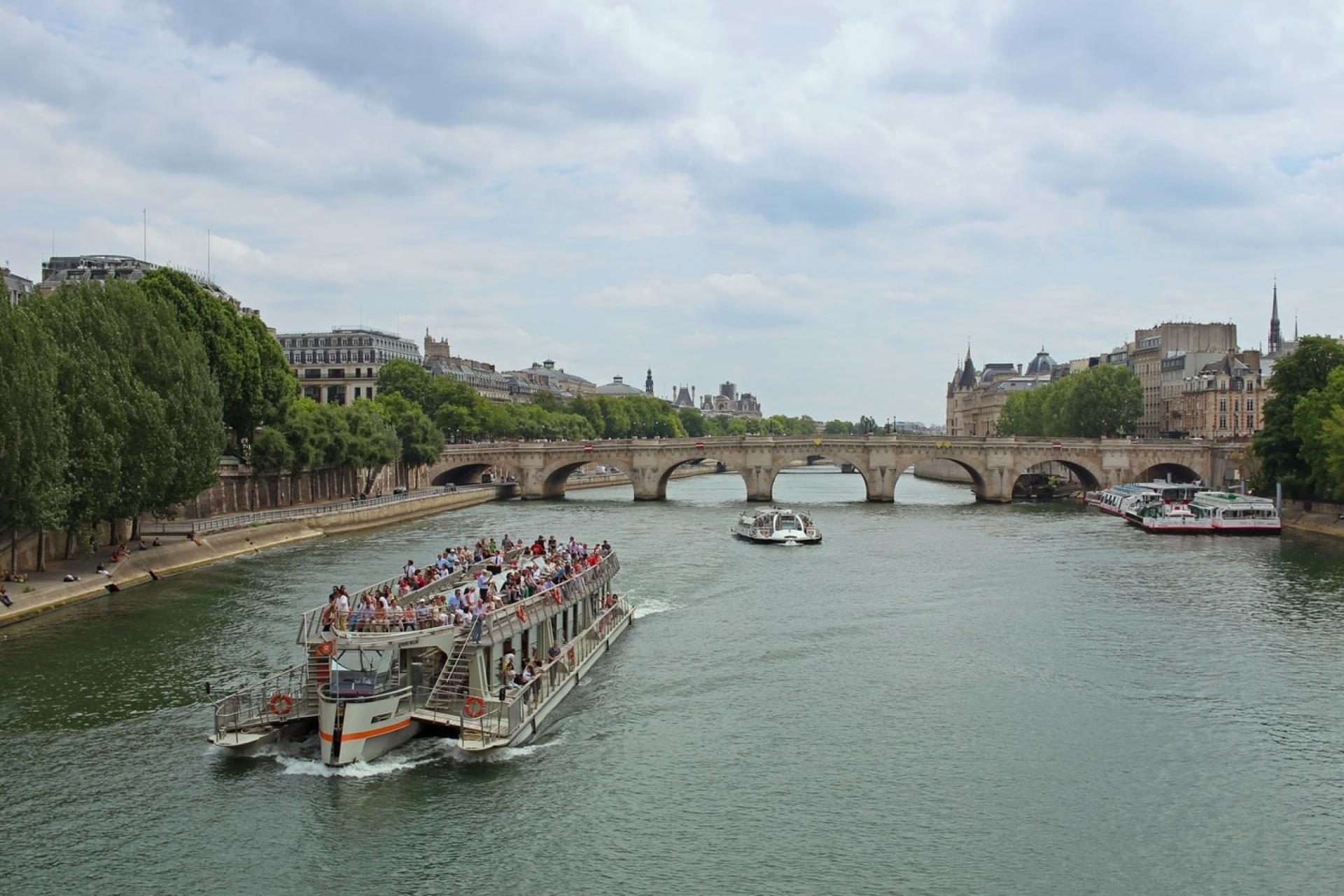 Prenez-en plein les yeux lors d’une croisière sur la Seine