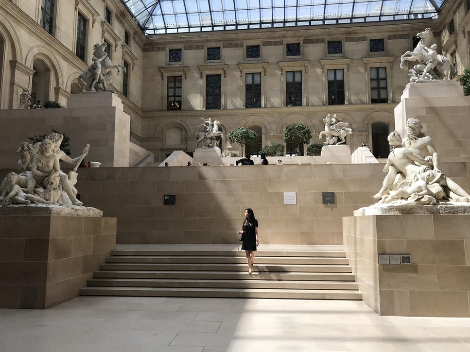 The Louvre Museum; facts, figures and current exhibitions